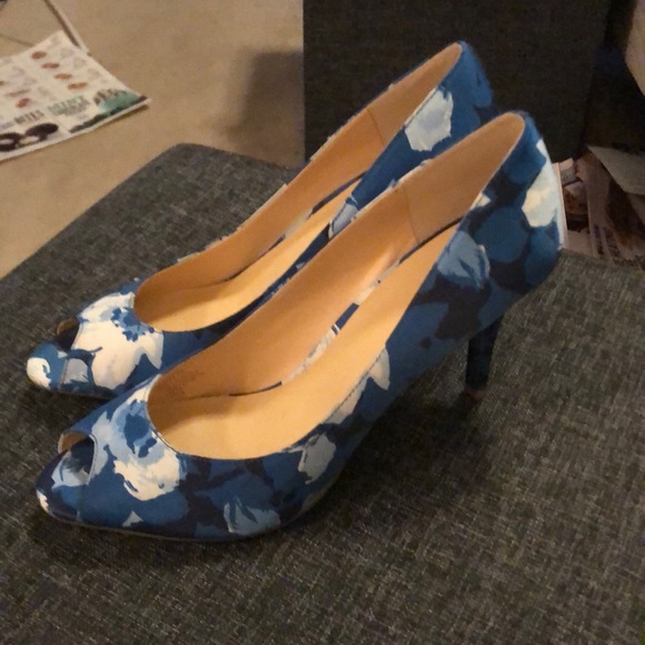 Liz Claiborne - Picture 2 of 3